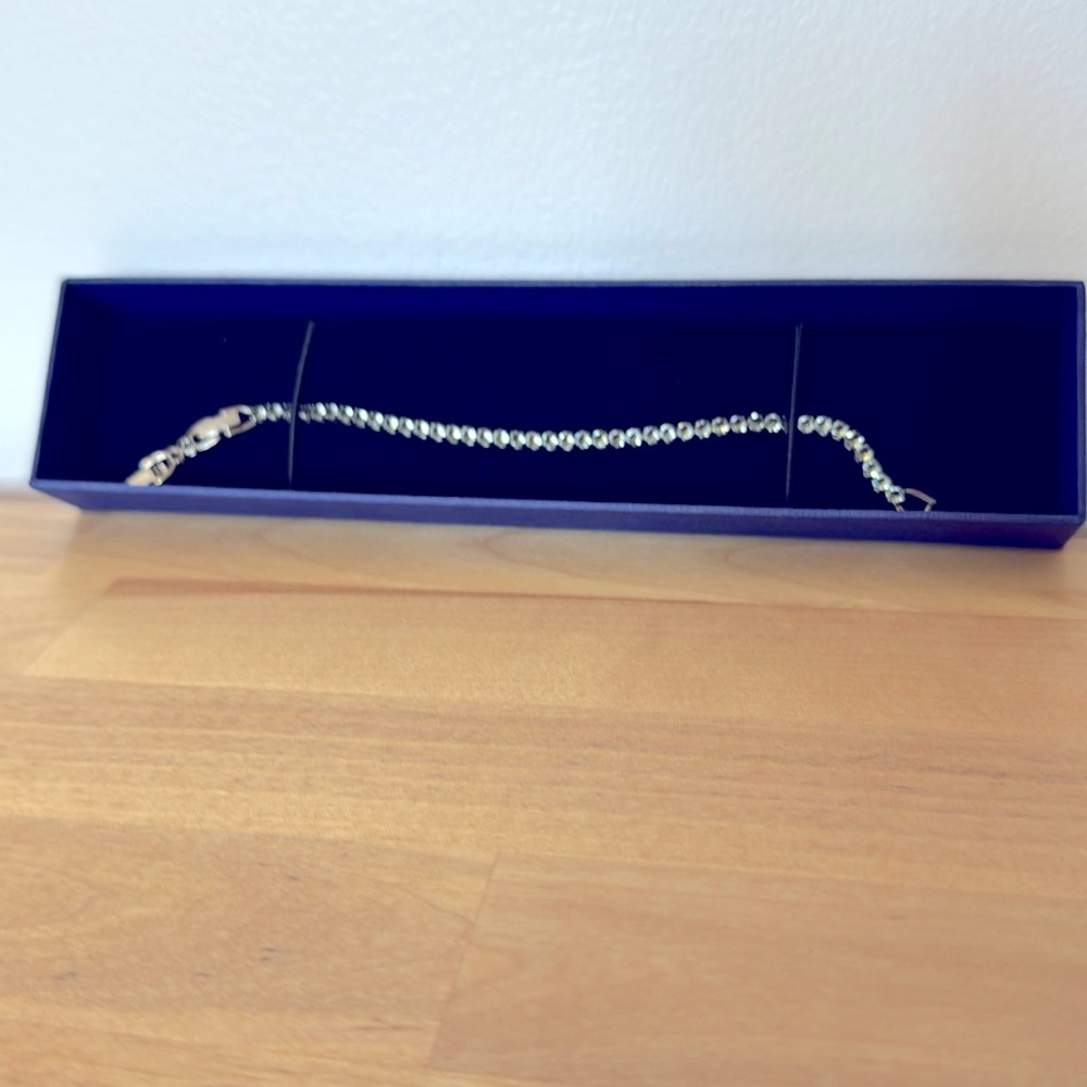 NWT Swarovski Matrix Tennis Bracelet, Round Cut, Gray, Ruthenium Plated, Medium